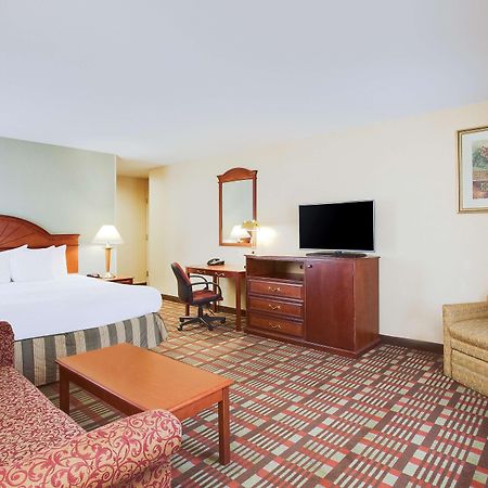 La Quinta Inn By Wyndham Queens Нью-Йорк Екстер'єр фото