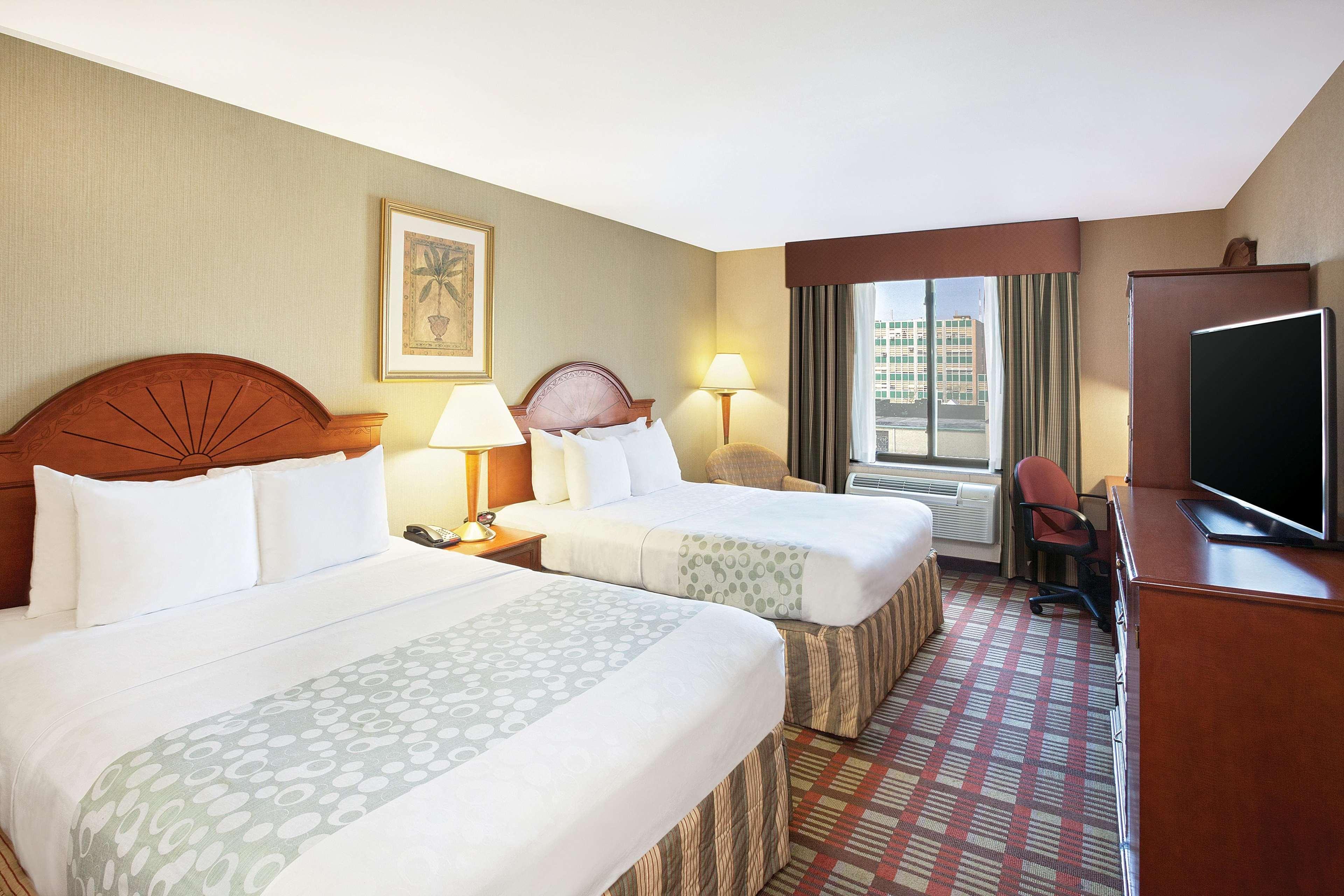 La Quinta Inn By Wyndham Queens Нью-Йорк Екстер'єр фото