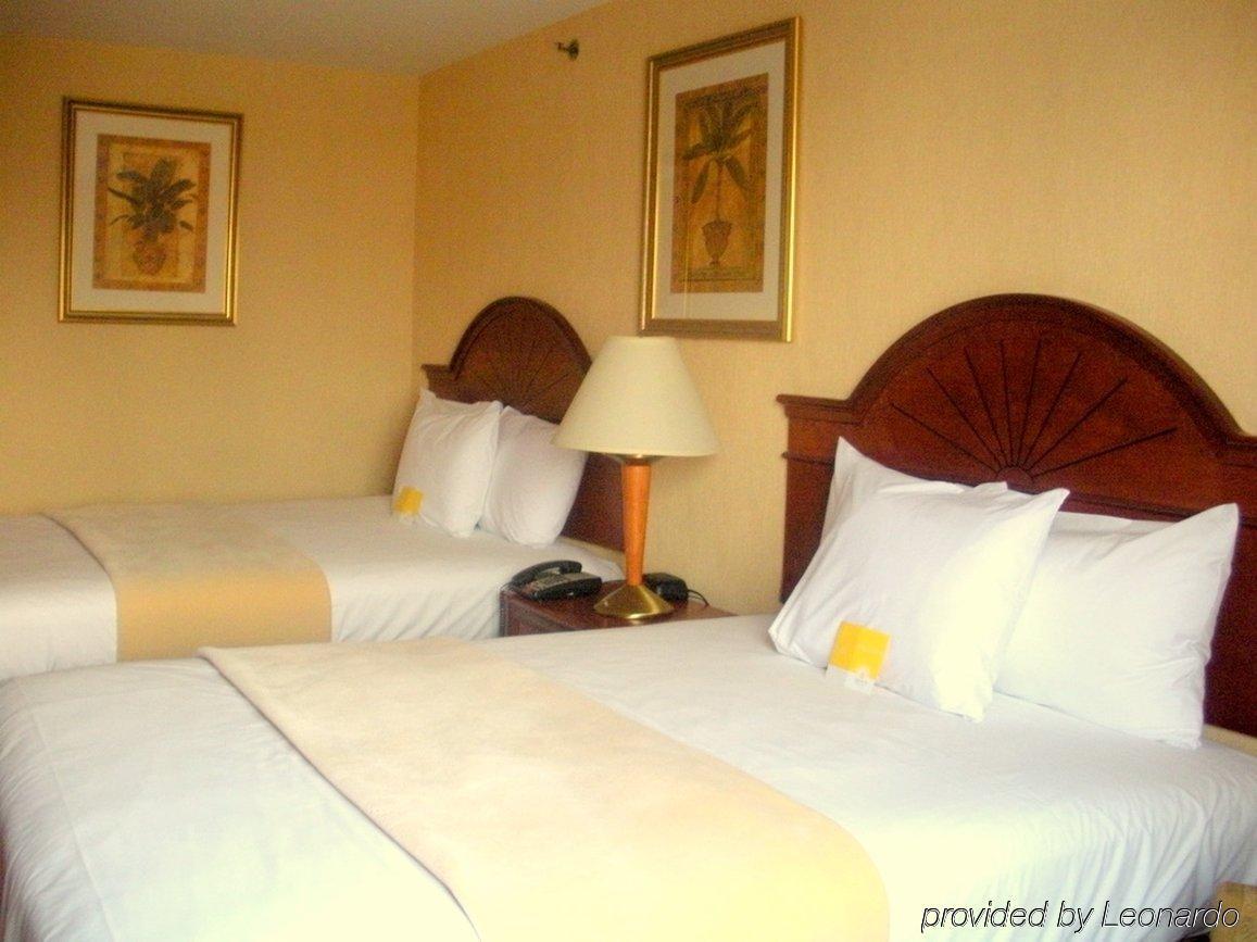 La Quinta Inn By Wyndham Queens Нью-Йорк Номер фото