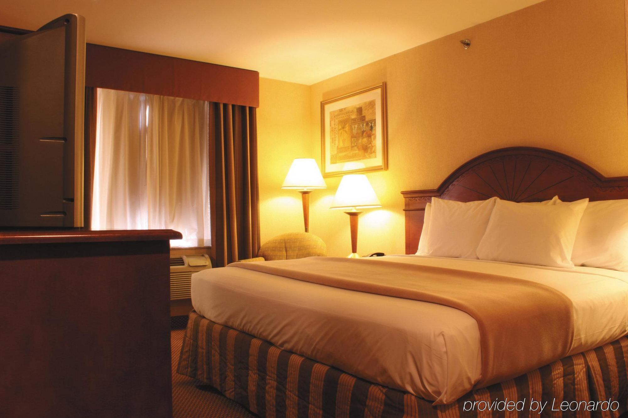 La Quinta Inn By Wyndham Queens Нью-Йорк Номер фото